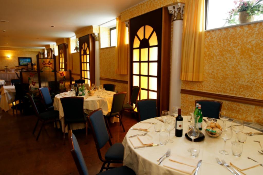 Hotel Le Moran Cusago Exterior photo