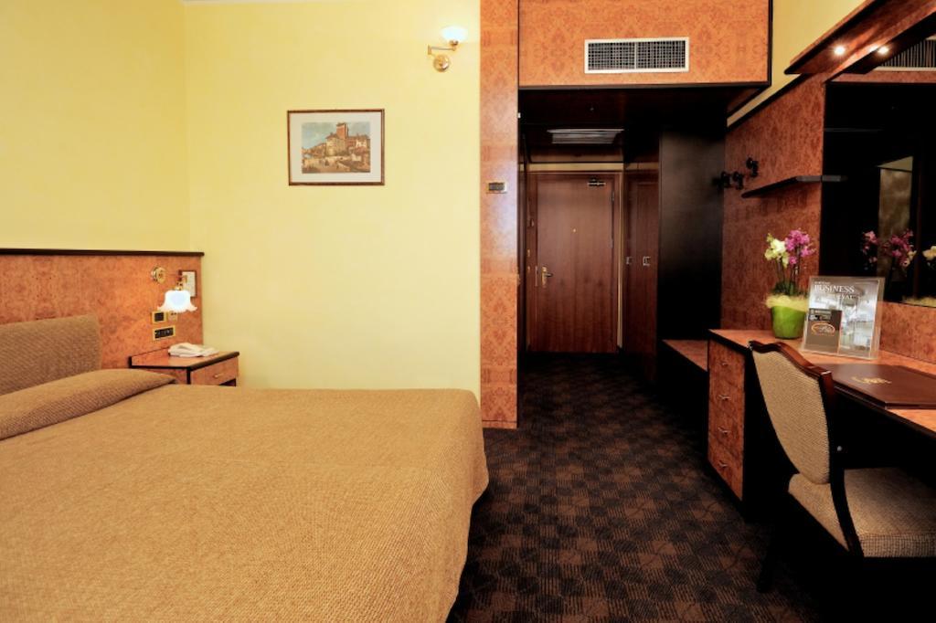 Hotel Le Moran Cusago Exterior photo